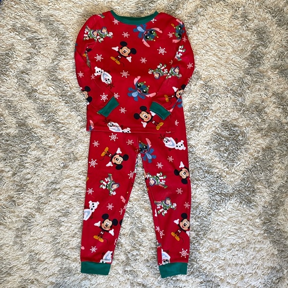 Disney 100 pajama set fits snug (size 5T but runs small) - Picture 1 of 4